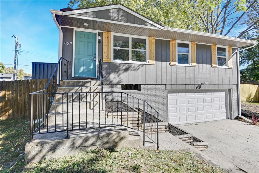 637 W Powahatan Court Property Photo