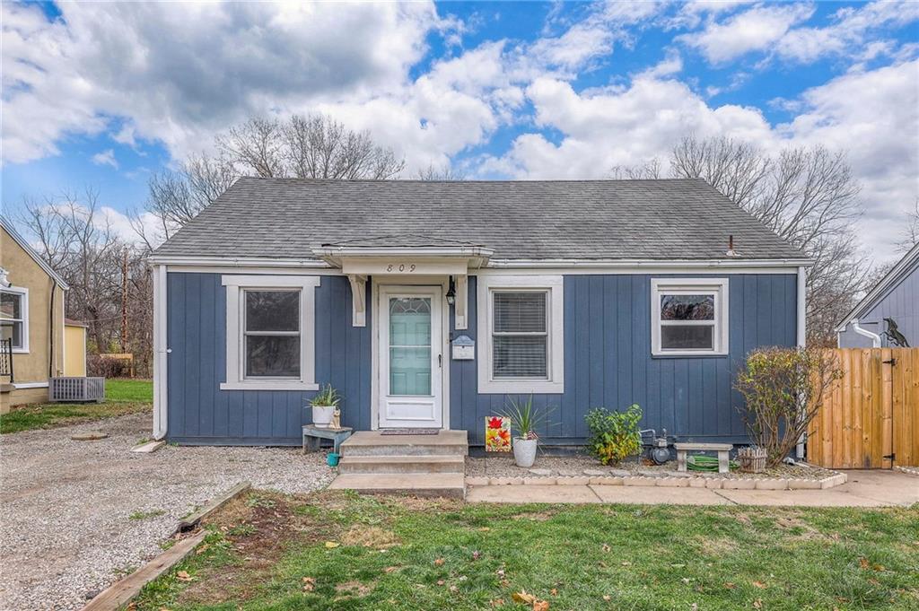 809 E Walnut Street Property Photo