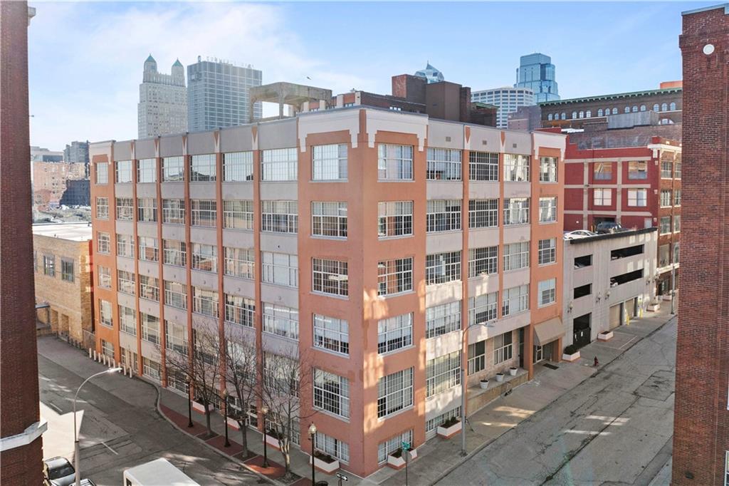 64105 Real Estate Listings Main Image