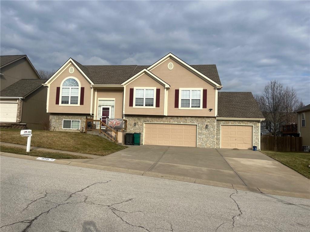 13735 Wagon Pass Road Property Photo