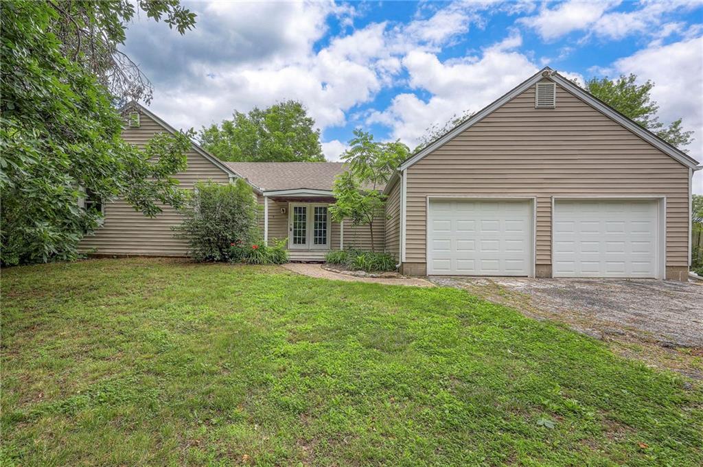5200 NW Valley View Road Property Photo 1