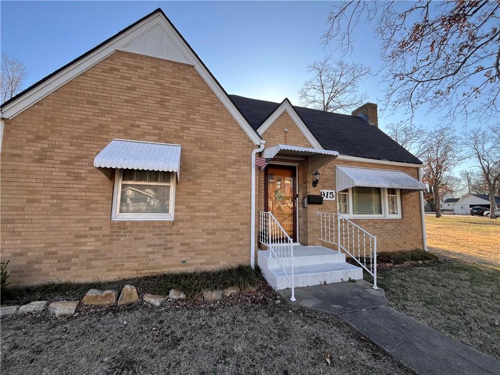 915 S National Street Property Photo