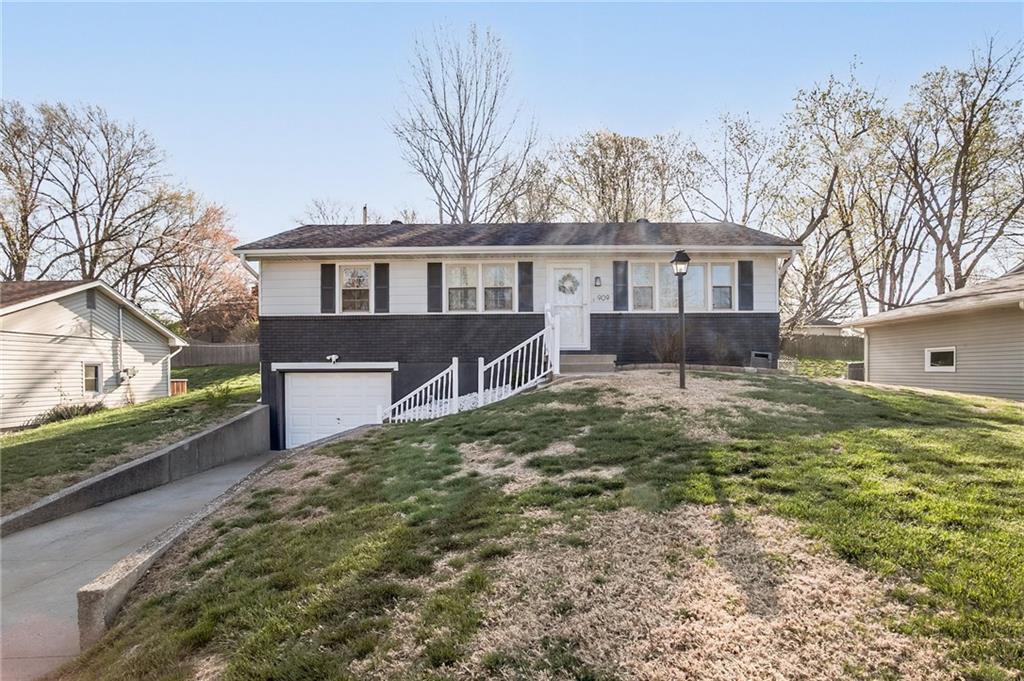 909 Lindenwood Lane Property Photo