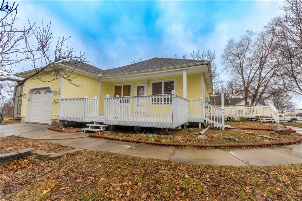 202 E Mcgaughy Street Property Photo