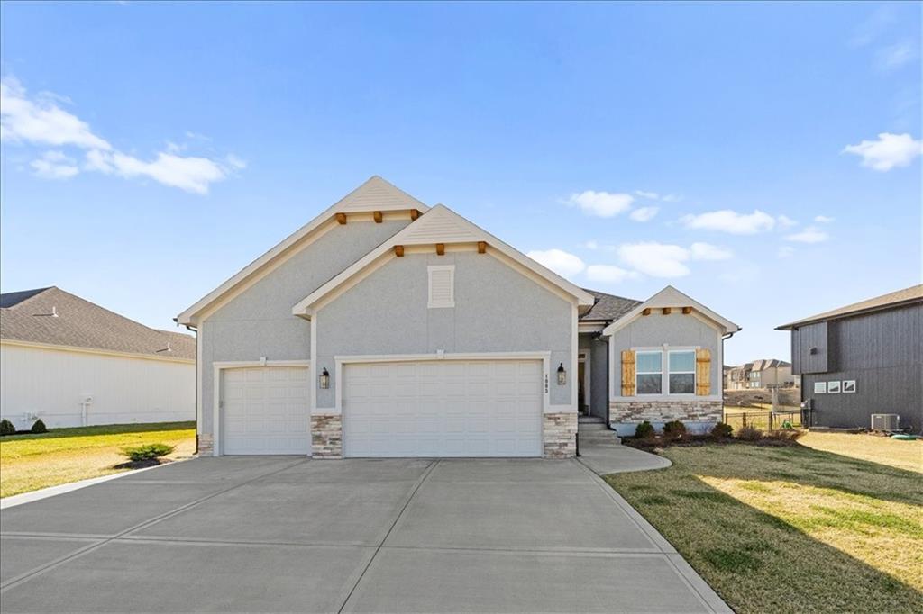1003 Bridgeshire Drive Property Photo