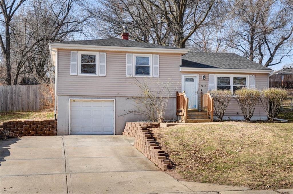 7937 Ne 55th Street Property Photo