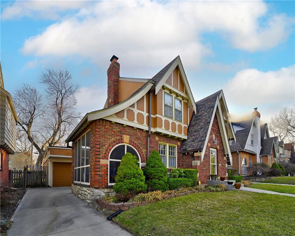 615 E 73rd Street Property Photo