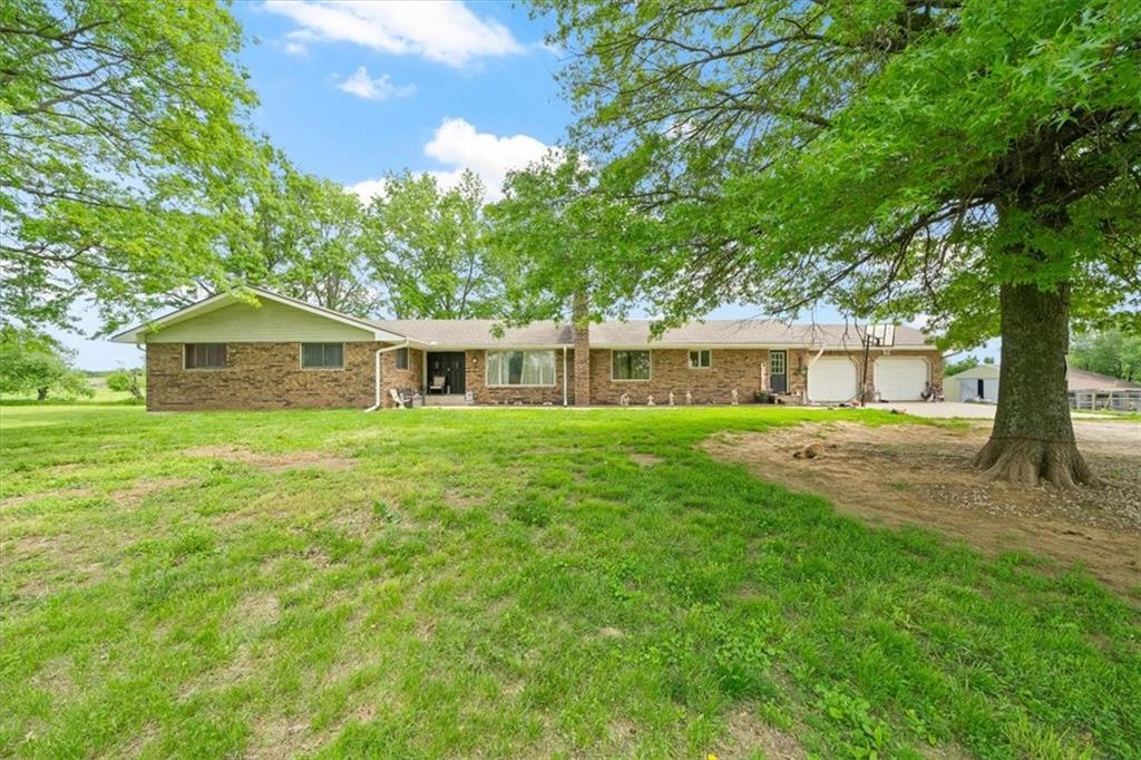 2333 Ne County Road Property Photo 1