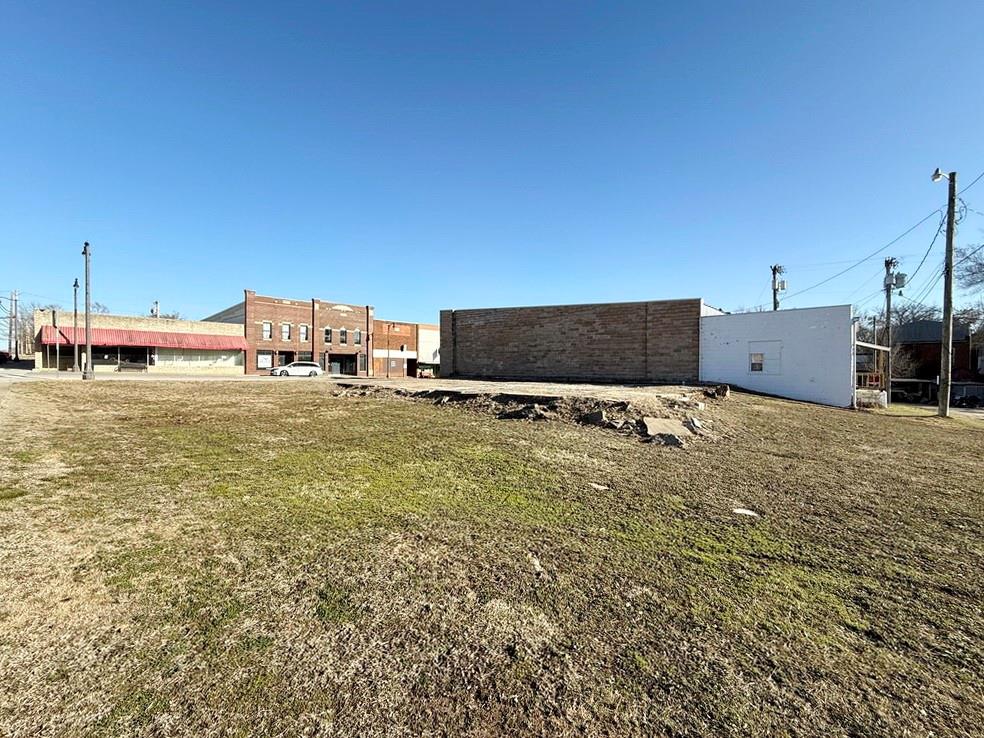 124,126,128 N Main Street Property Photo