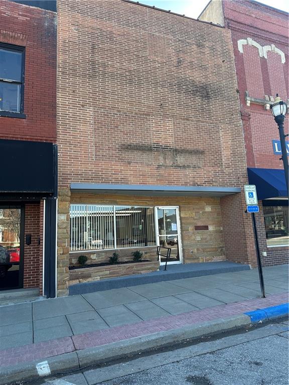 106 E 3rd Street Property Photo 1