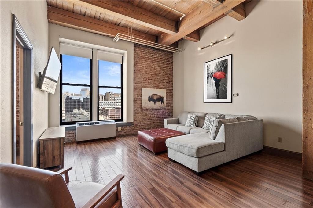308 W 8th Street Property Photo 1