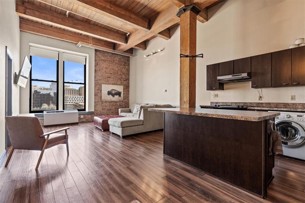 308 W 8th Street Property Photo 5