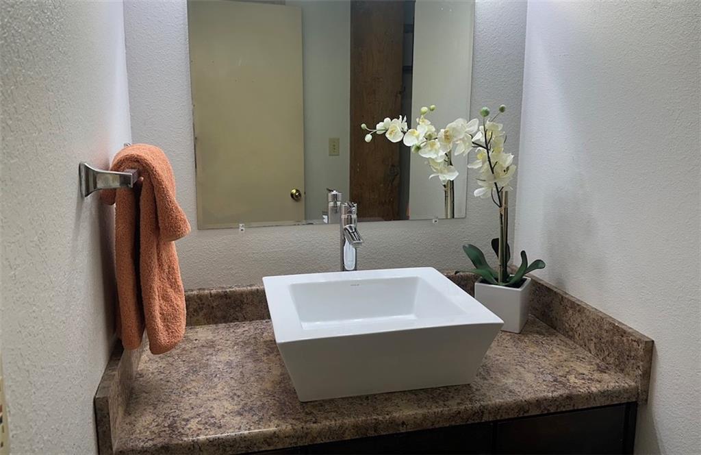 308 W 8th Street Property Photo 15