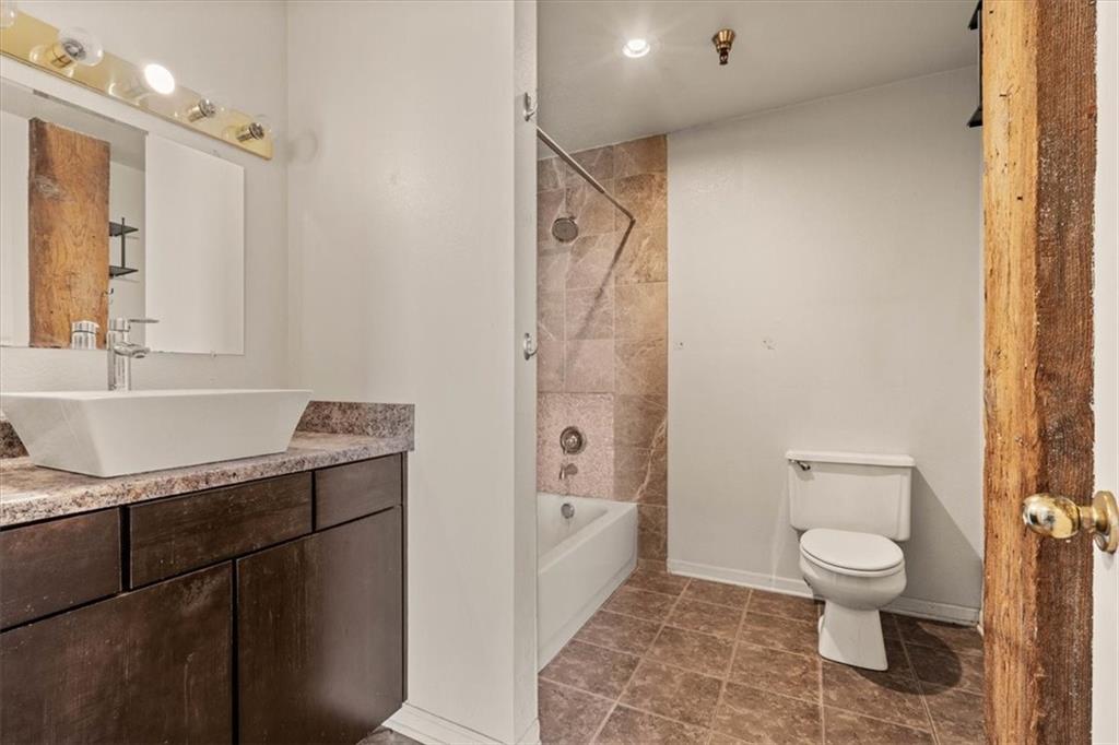 308 W 8th Street Property Photo 16