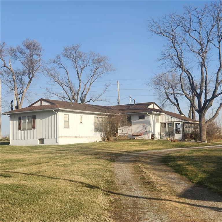 1101 E Walnut Street Property Photo 5