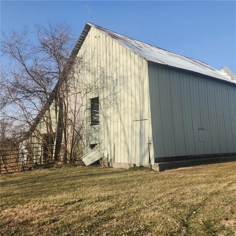 1101 E Walnut Street Property Photo 6