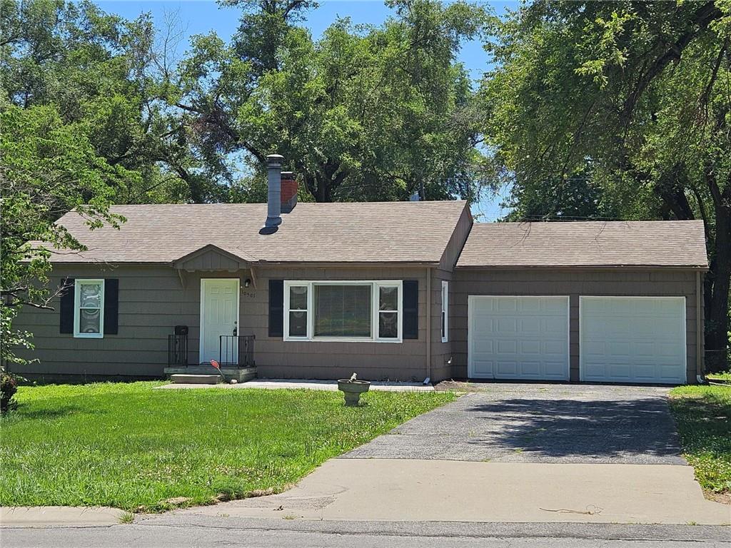 10501 E 60 Terrace Property Photo 1