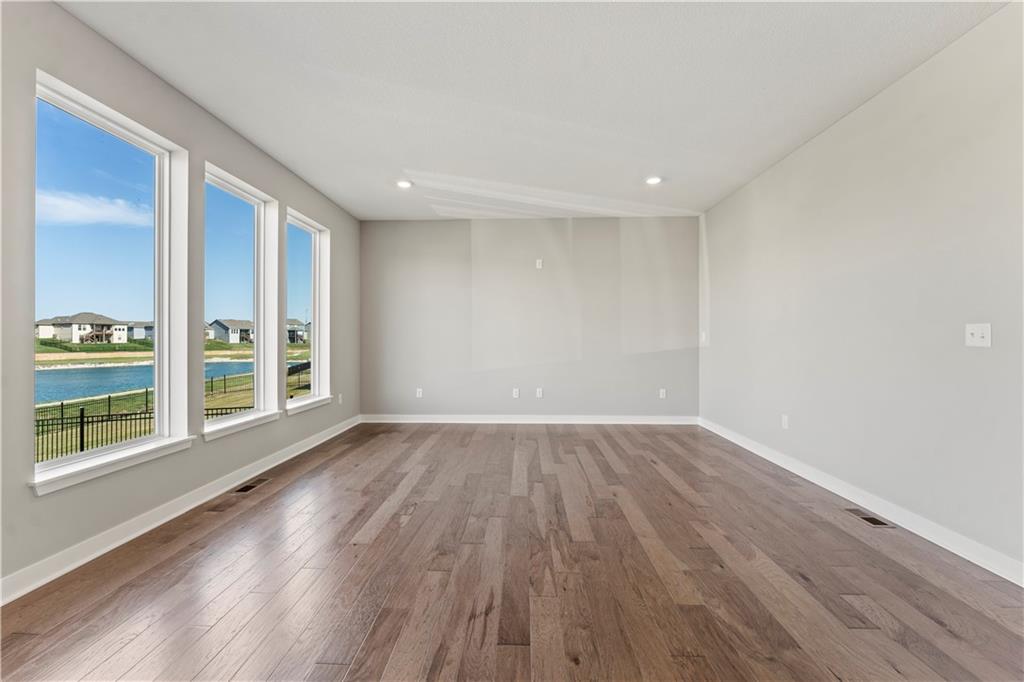 10604 N Jefferson Street Property Photo 11