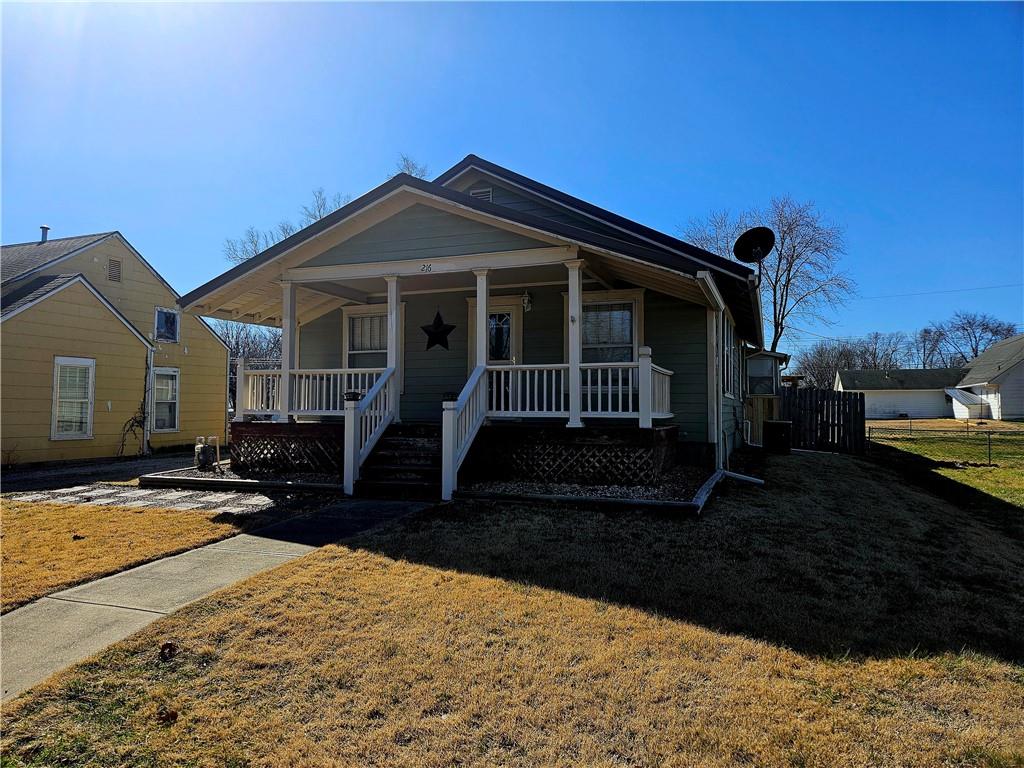 216 E Maple Street Property Photo