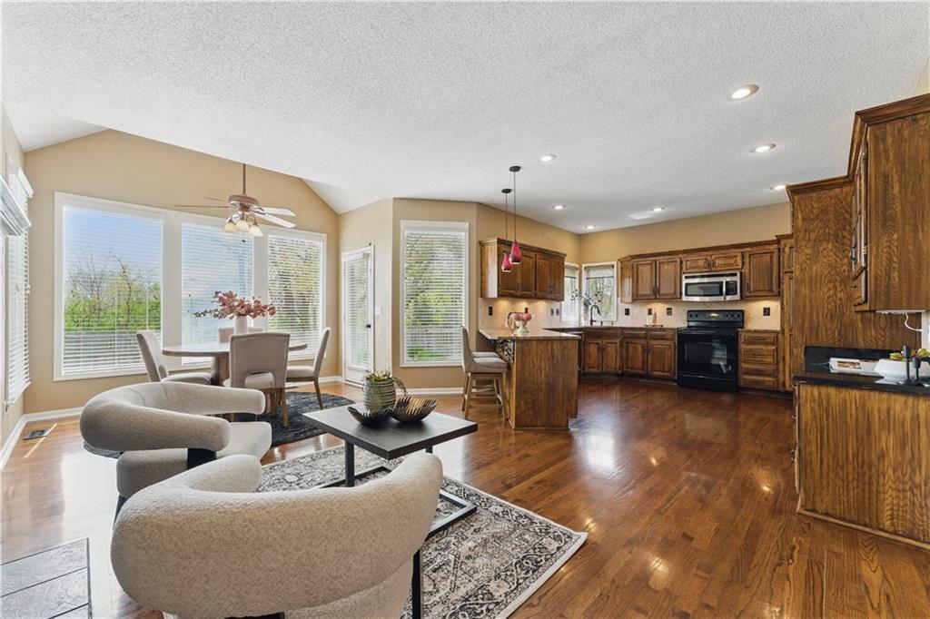 6511 W 150th Street Property Photo