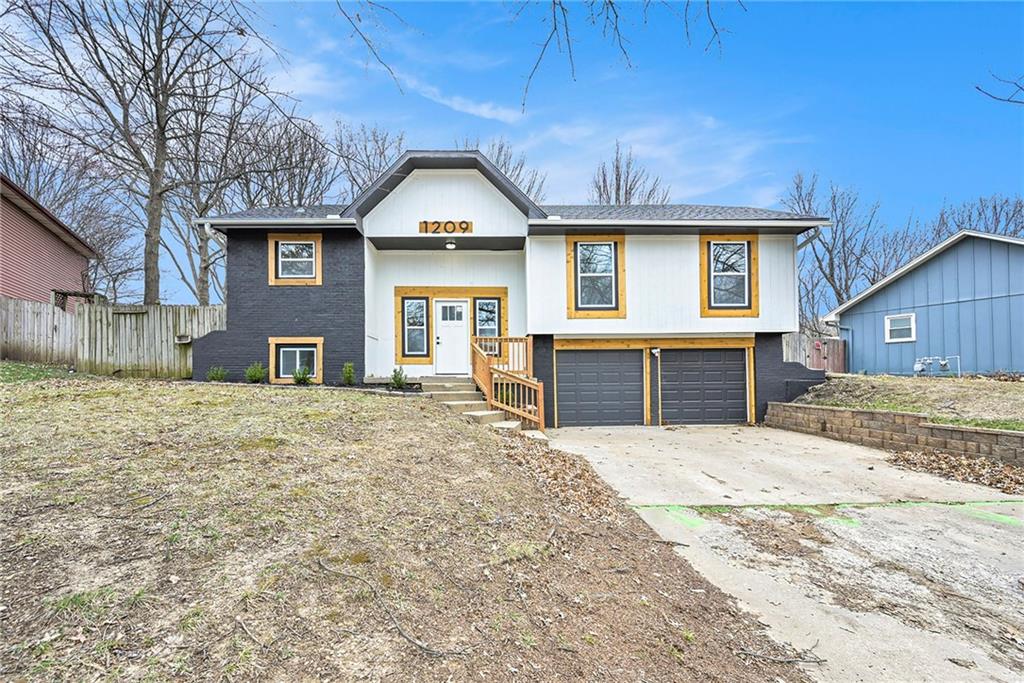 1209 S Lennox Drive Property Photo
