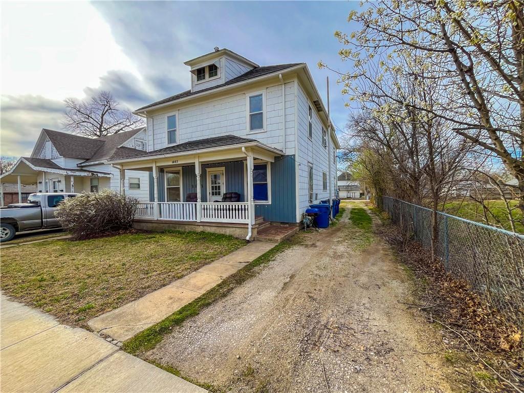 1003 W 9th Street Property Photo 1