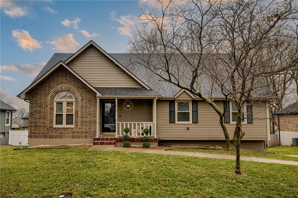 Blue Springs Real Estate Listings Main Image