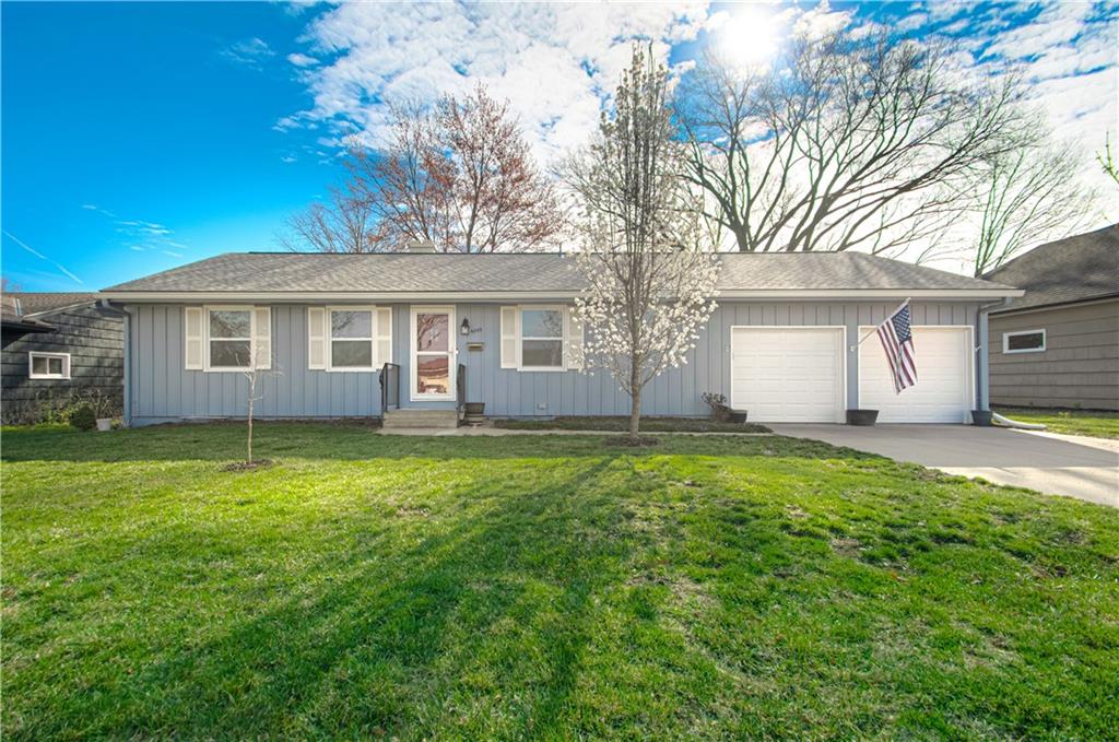 4849 N Gladstone Avenue Property Photo
