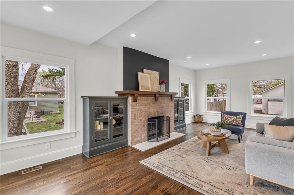 109 E Cedar Street Property Photo
