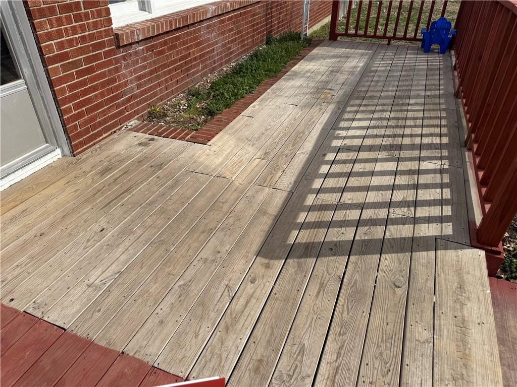 611 E Elm Street Property Photo 4