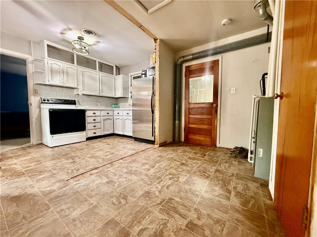 611 E Elm Street Property Photo 8