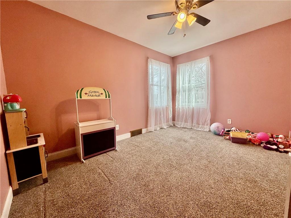 611 E Elm Street Property Photo 15