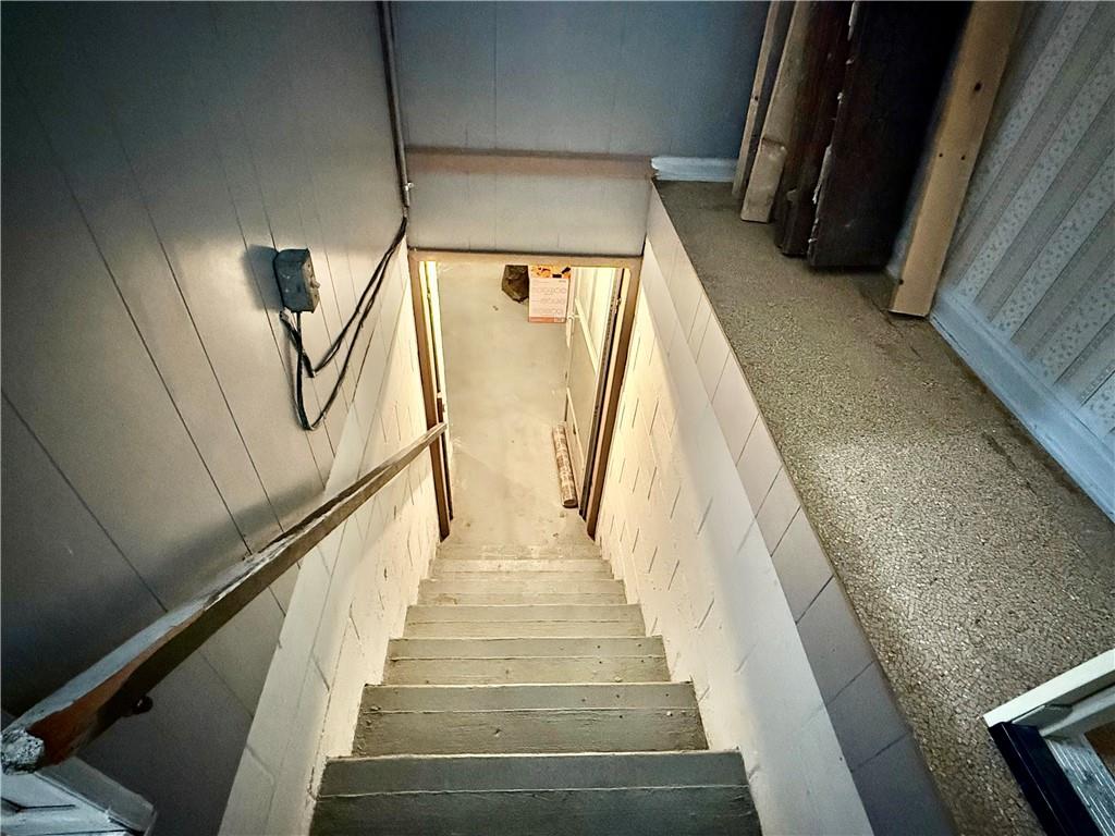 611 E Elm Street Property Photo 17