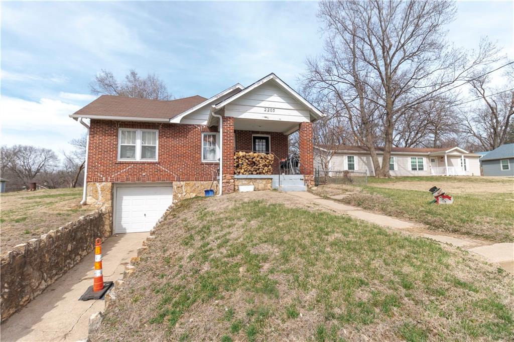 2205 Blackwell Road Property Photo