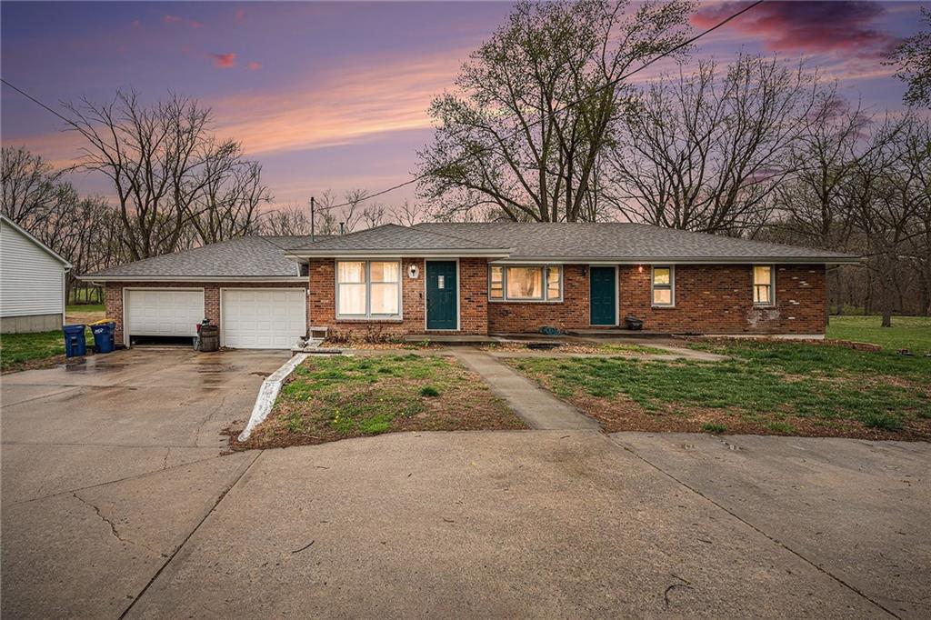 416 N Us 169 Highway Property Photo