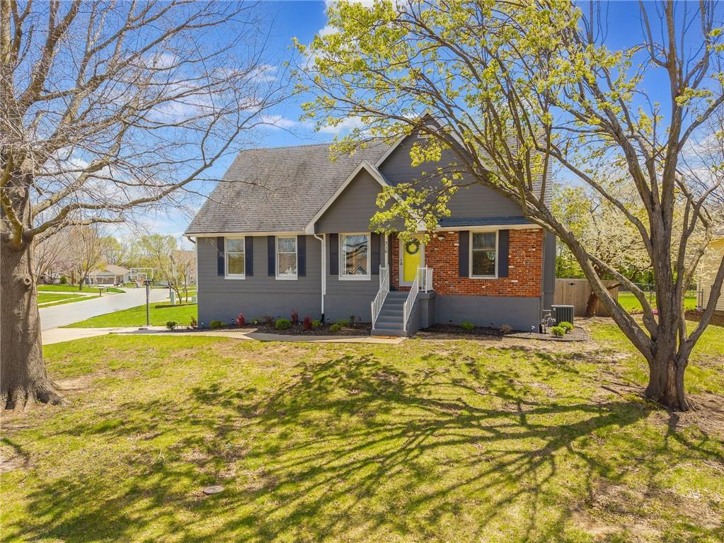 316 Se Williamsburg Drive Property Photo 1