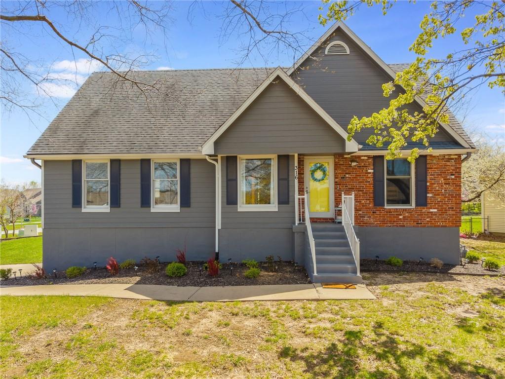 316 Se Williamsburg Drive Property Photo 1