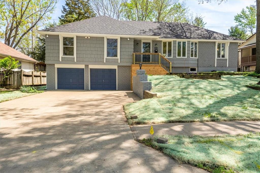6715 N Woodland Avenue Property Photo
