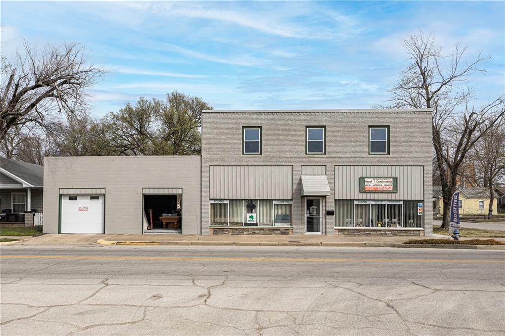 900 Main Street Property Photo