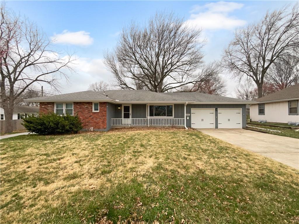 4932 S Grand Avenue Property Photo