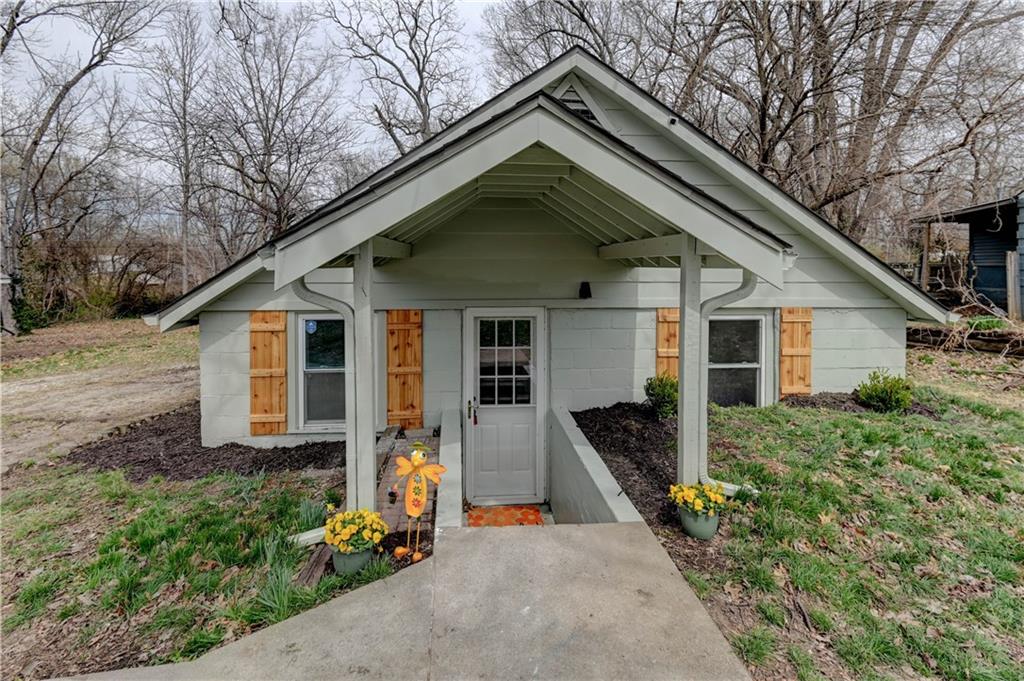 1204 E Stone Street Property Photo 1