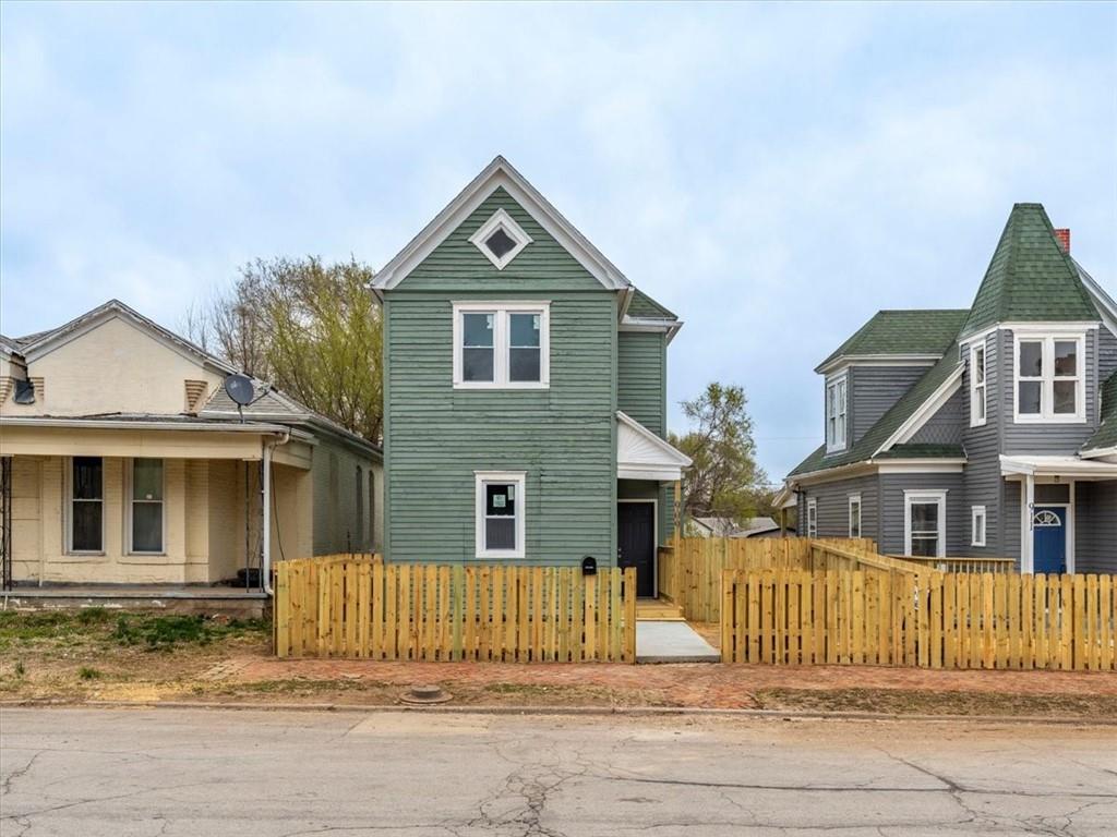 909 S 16th Street Property Photo