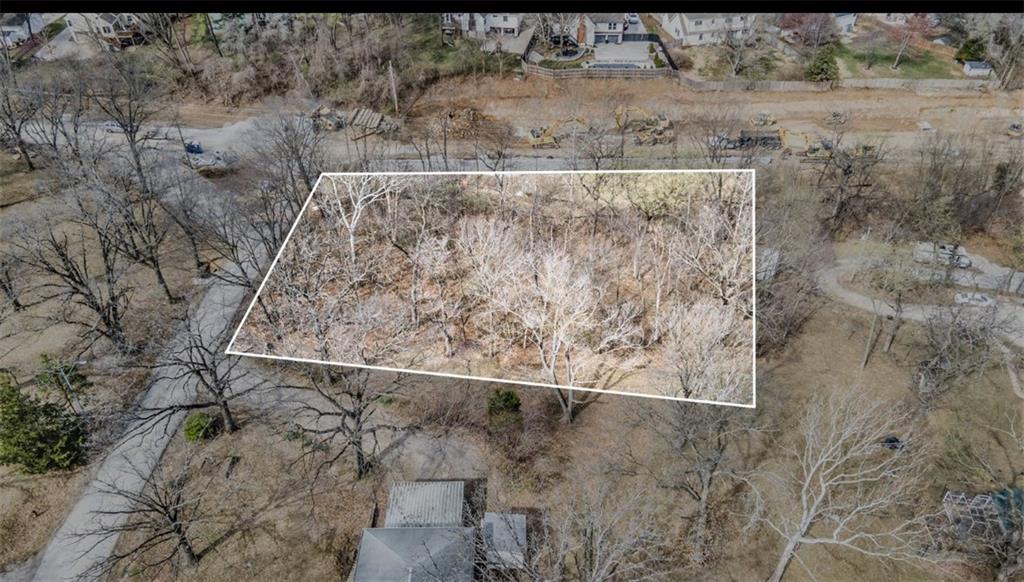 8001 N Green Hills Road Property Photo 2