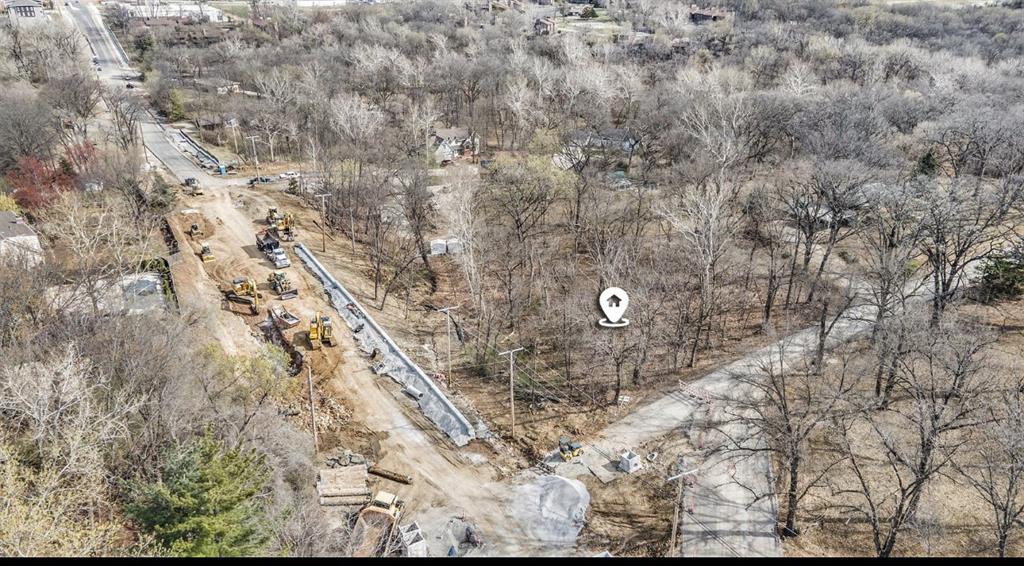 8001 N Green Hills Road Property Photo 5