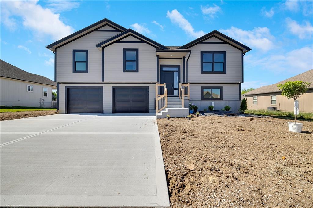 815 W Solomon Drive