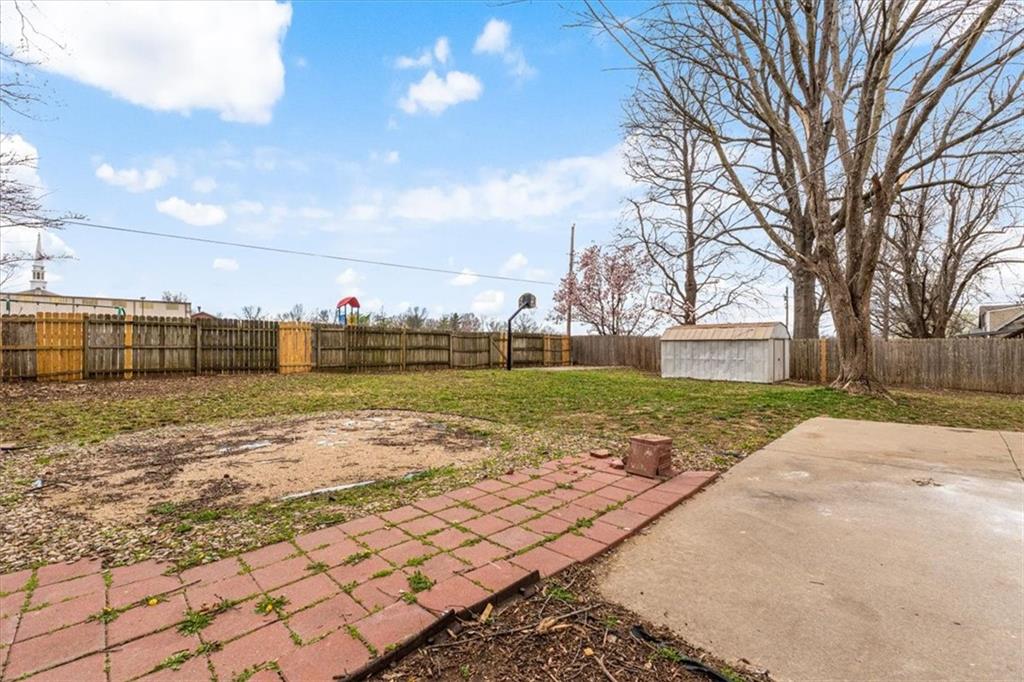 64018 Real Estate Listings Main Image