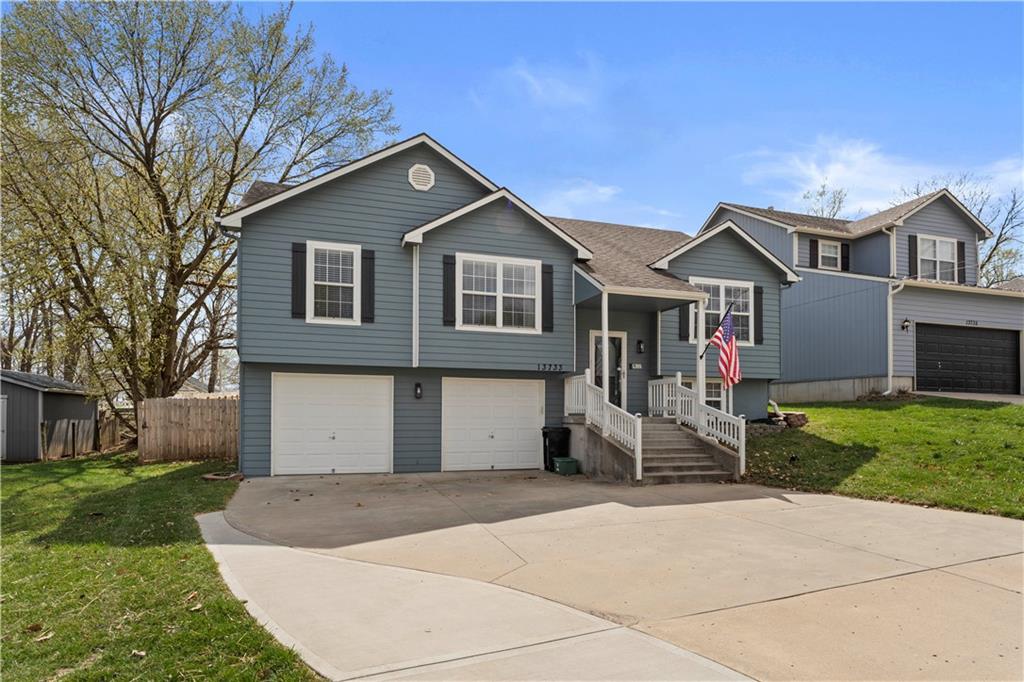 13733 Lawrence Avenue Property Photo
