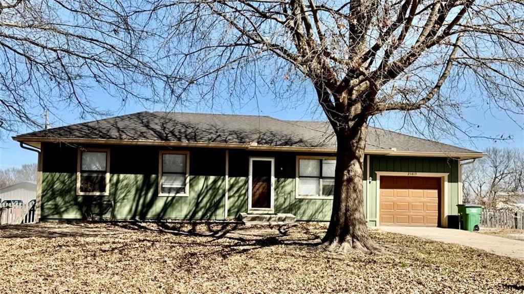 21615 S Soryl Avenue Property Photo