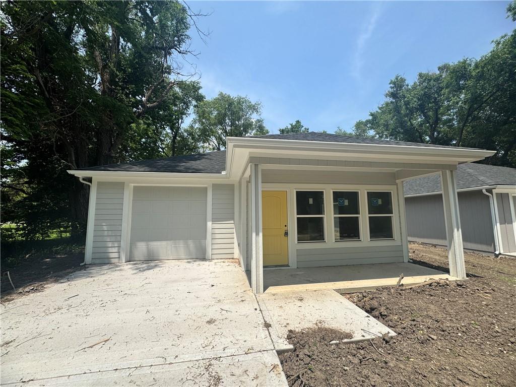 320 E 2nd Street Property Photo 1
