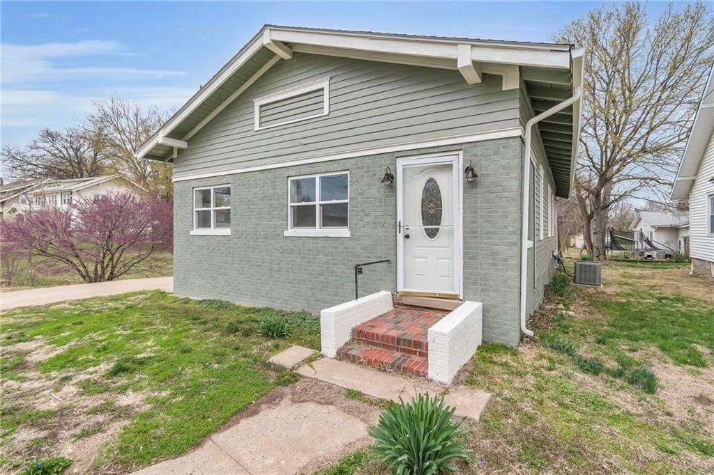 302 E Main Street Property Photo